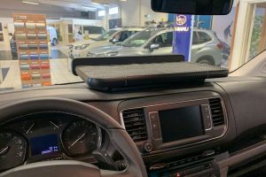 Midtbord til Toyota Proace (sort kant)