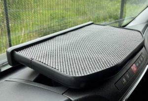 Midtbord til Iveco Daily (sort kant)